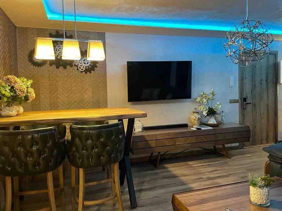 New Luxury 3-Bedroom Apartment Segovia Exterior photo