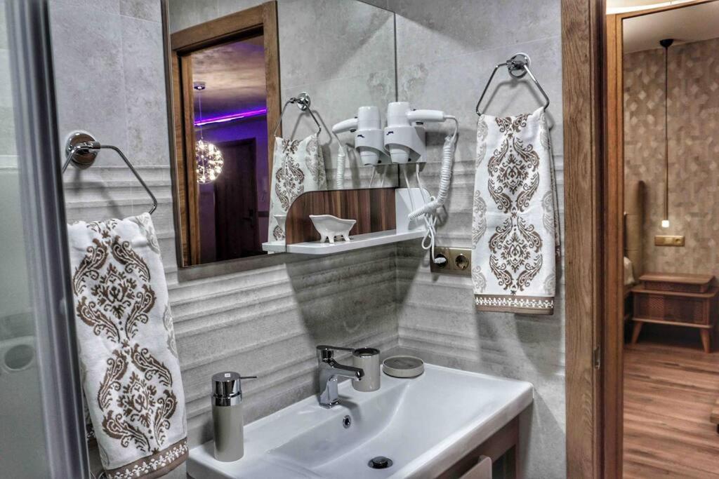 New Luxury 3-Bedroom Apartment Segovia Exterior photo