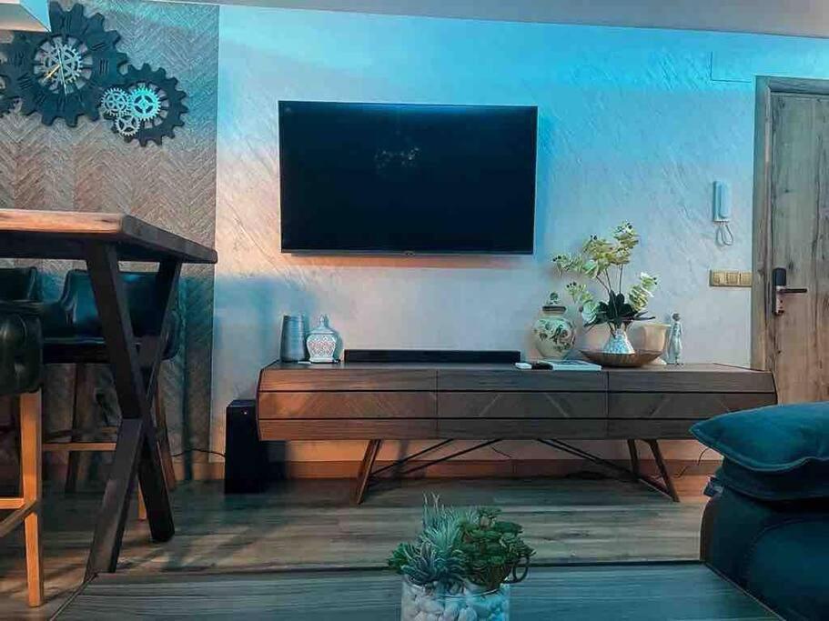 New Luxury 3-Bedroom Apartment Segovia Exterior photo
