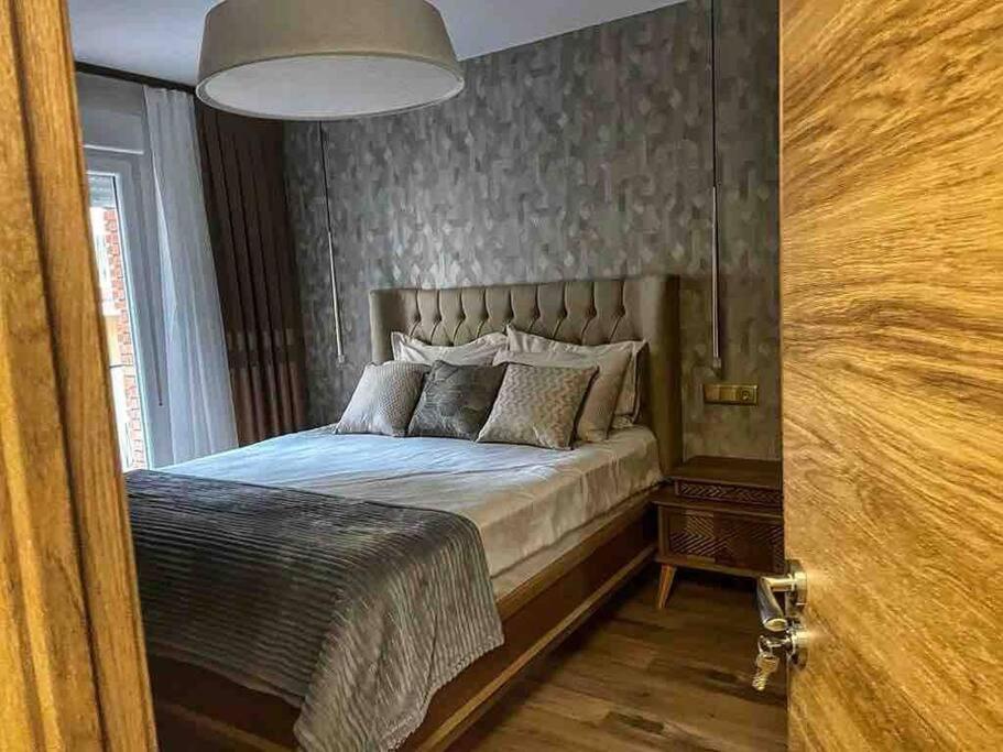 New Luxury 3-Bedroom Apartment Segovia Exterior photo