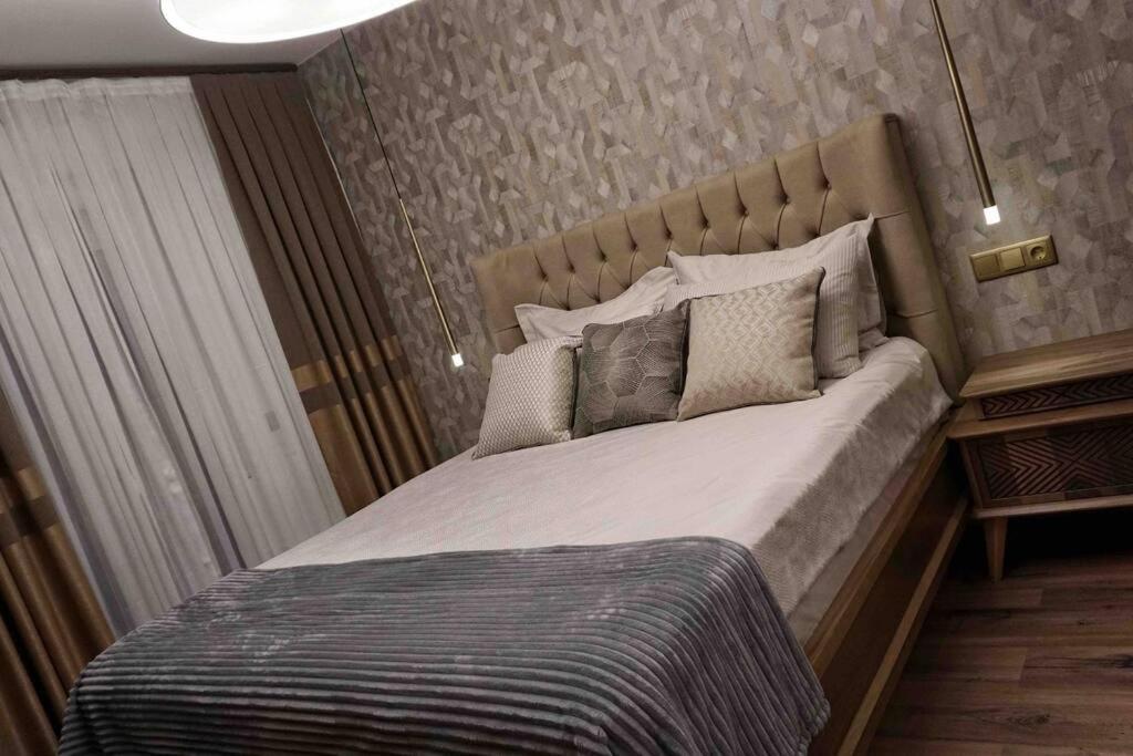 New Luxury 3-Bedroom Apartment Segovia Exterior photo